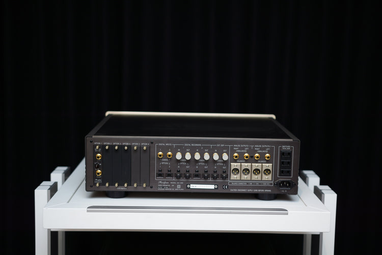 Accuphase DC-300 PIA