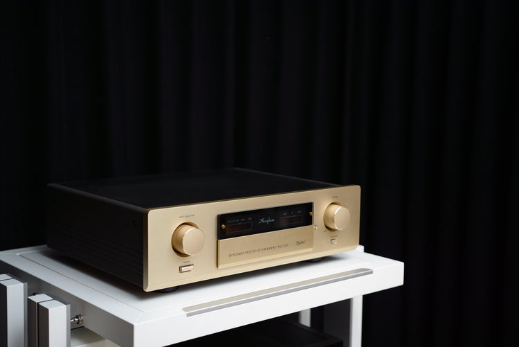 Accuphase DC-300 PIA