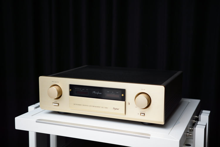 Accuphase DC-300 PIA